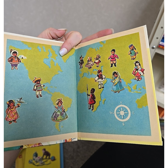 Vintage Dolls from Many Lands by Renee Bartkowski Junior Elf Hardcover Book 8187 - Picture 4 of 9